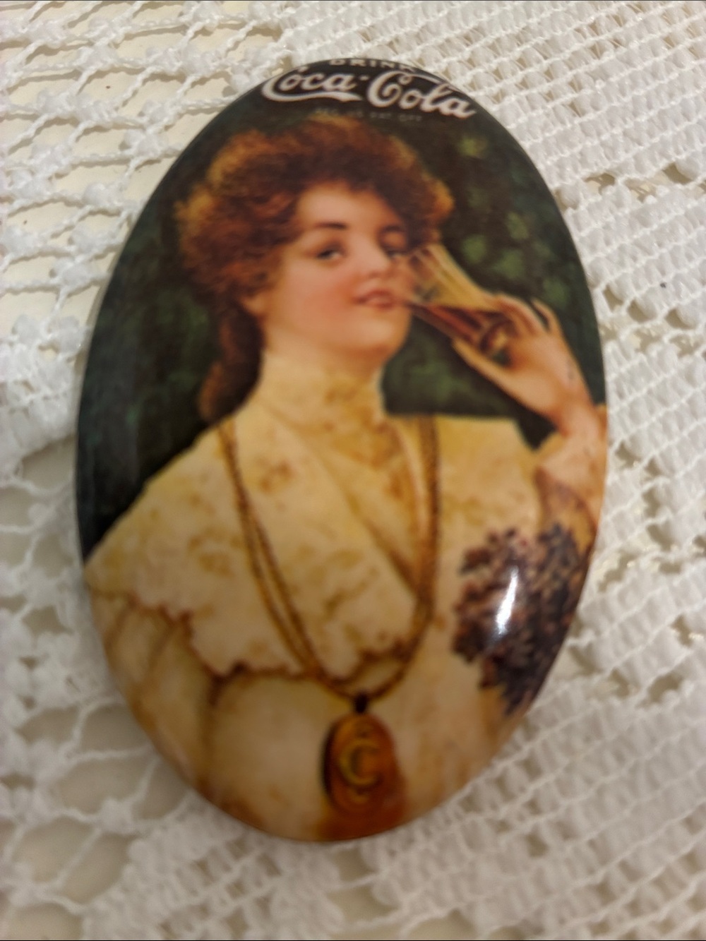 Vtg Coca-Cola Lady Portrait Advertising Oval Pocket mirror in Cream and Green